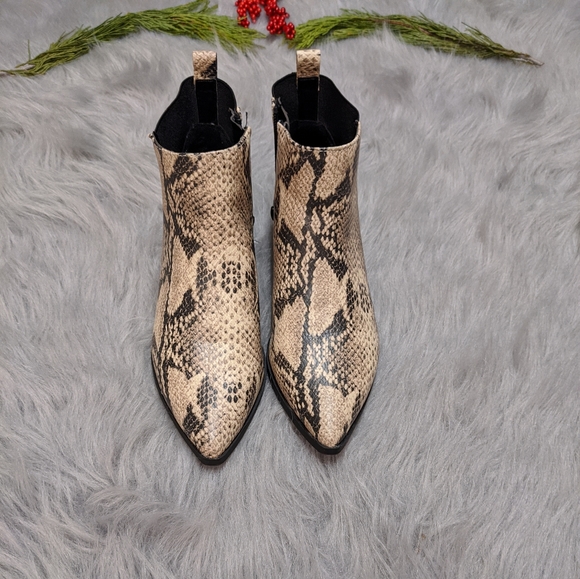 Ladies animal print booties - Picture 2 of 8